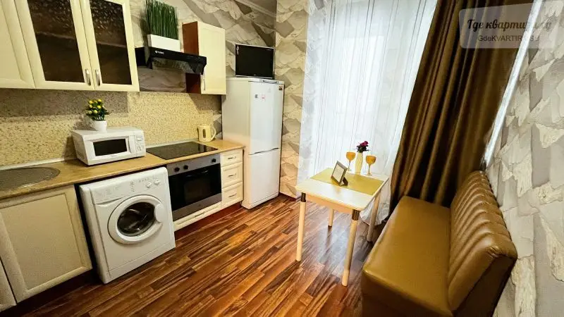 Революционная улица, 7
