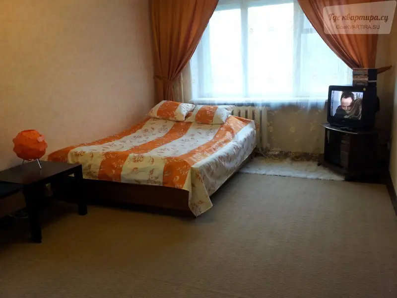 улица Июльских Дней, 6